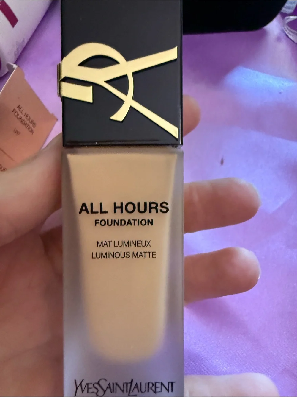 Yves Saint Laurent All Hours Foundation LW7 - Gold Packaging